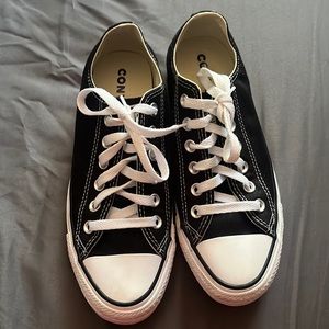 Black low top converse